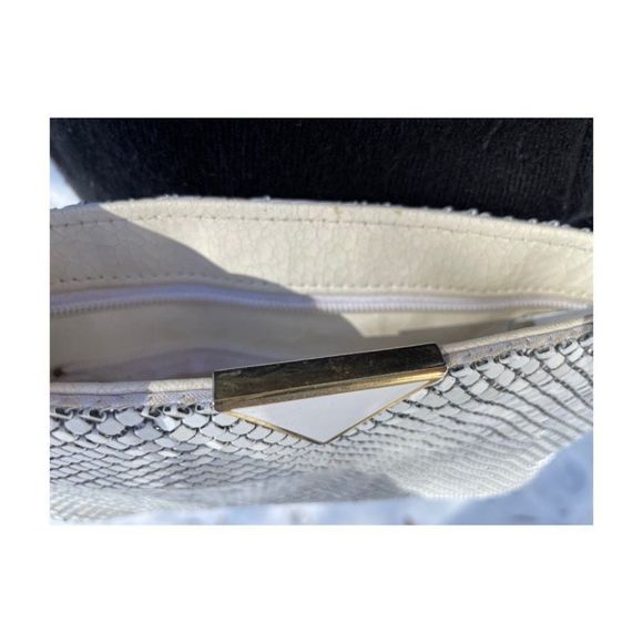 Vintage 80s Chain Mail Bag Crossbody Clutch Inverted Triangle Gold White - Picture 11 of 14